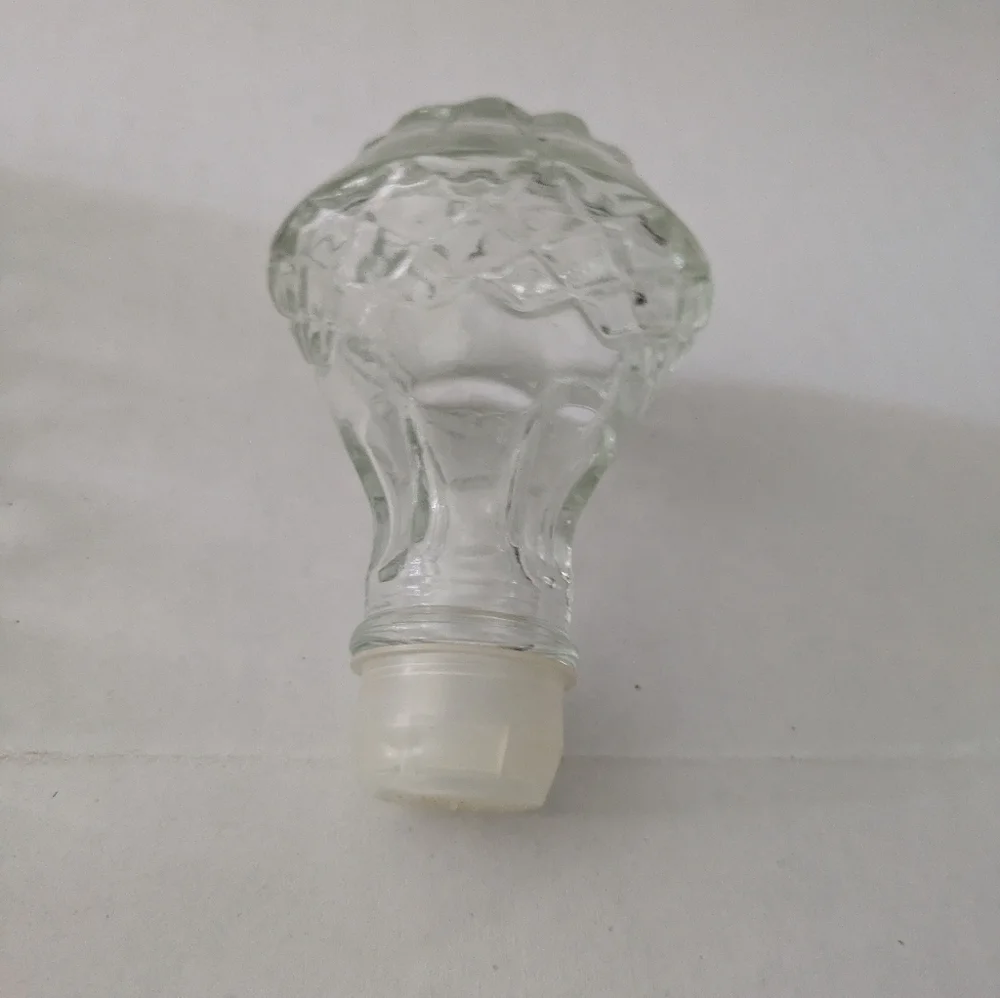 Vintage GLASS WINE DECANTER CRYSTAL PRESSED GLASS WINE DECANTER w/rubber stopper